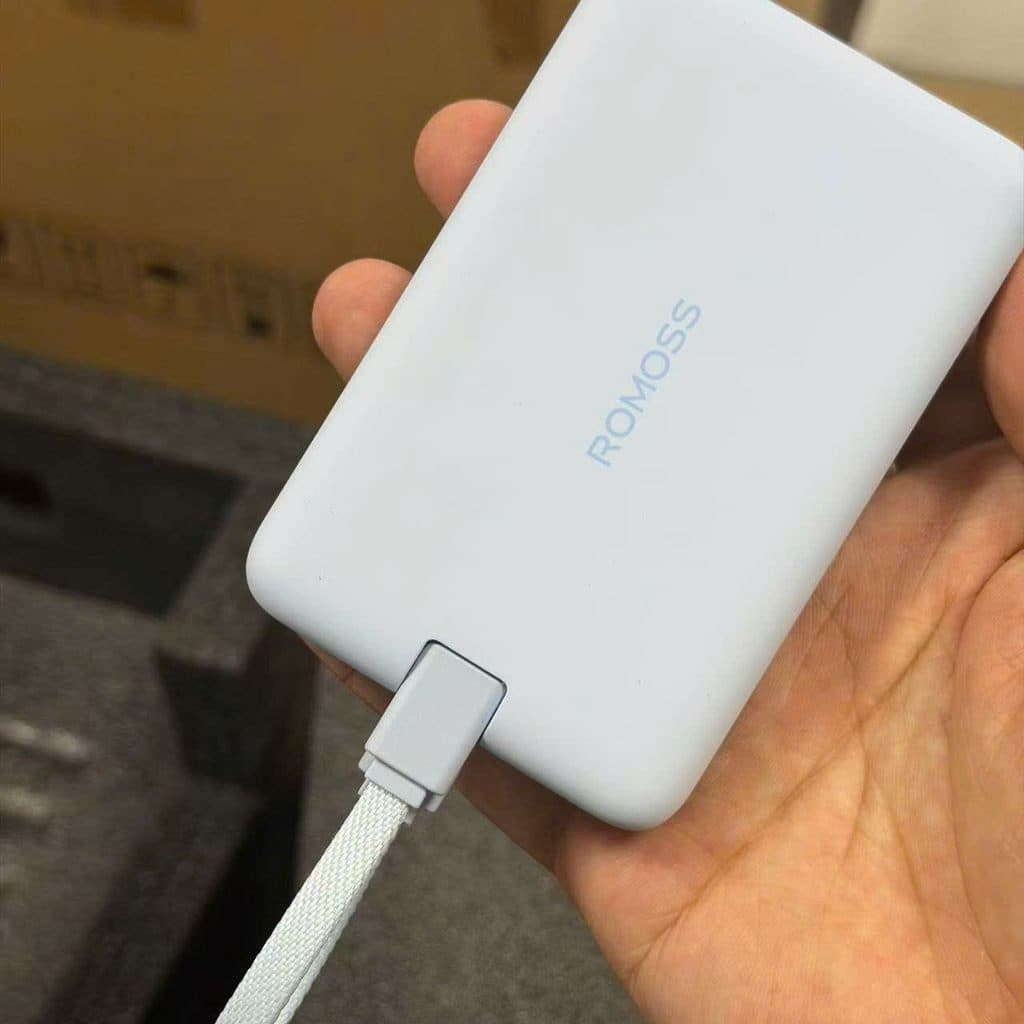 Sạc Dự Phòng ROMOSS 10000mAh 30W MagSafe - Tích hợp cáp C-L , Sẵn màu Xanh - Trắng