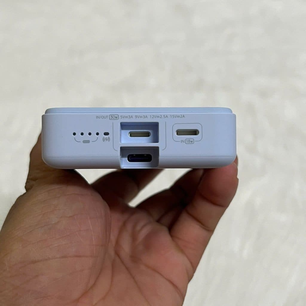 Sạc Dự Phòng ROMOSS 10000mAh 30W MagSafe - Tích hợp cáp C-L , Sẵn màu Xanh - Trắng
