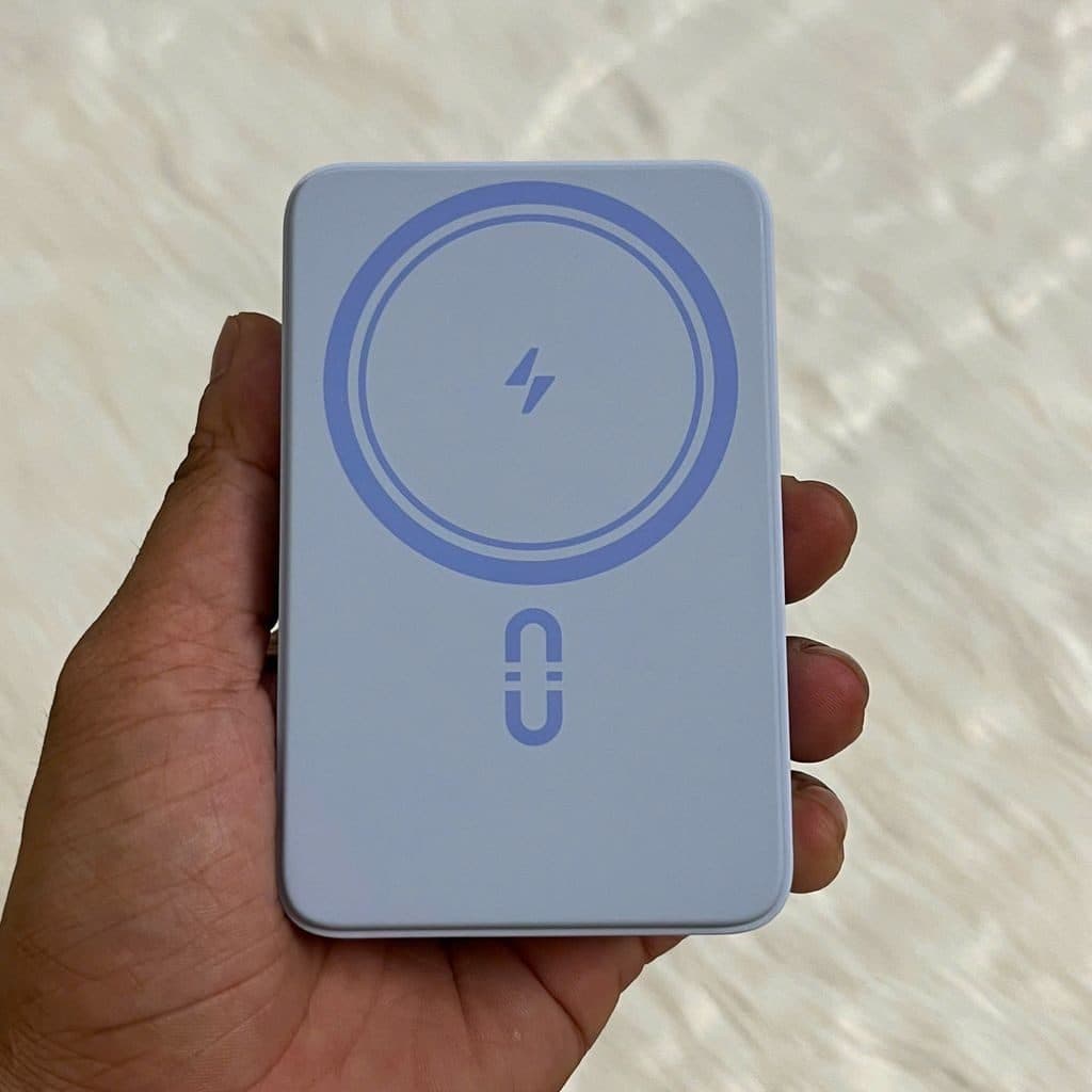 Sạc Dự Phòng ROMOSS 10000mAh 30W MagSafe - Tích hợp cáp C-L , Sẵn màu Xanh - Trắng