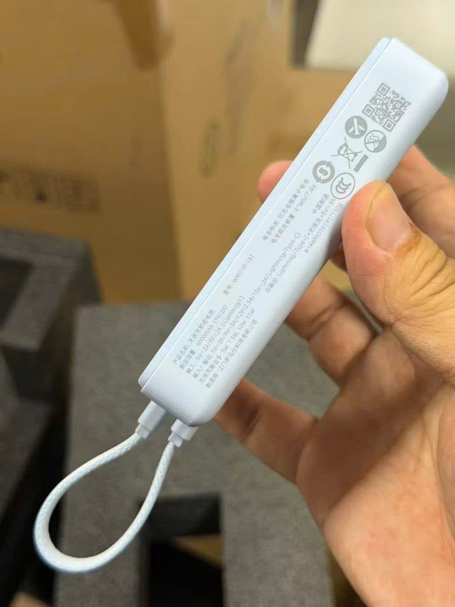 Sạc Dự Phòng ROMOSS 10000mAh 30W MagSafe - Tích hợp cáp C-L , Sẵn màu Xanh - Trắng