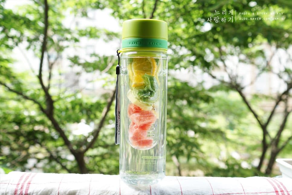 Bình nước cao cấp Lock&Lock 770ml HLC364, có lõi lọc trà, hoa quả detox