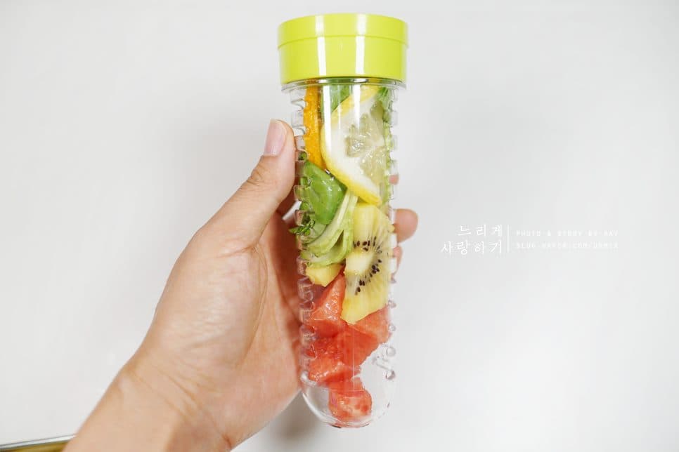 Bình nước cao cấp Lock&Lock 770ml HLC364, có lõi lọc trà, hoa quả detox