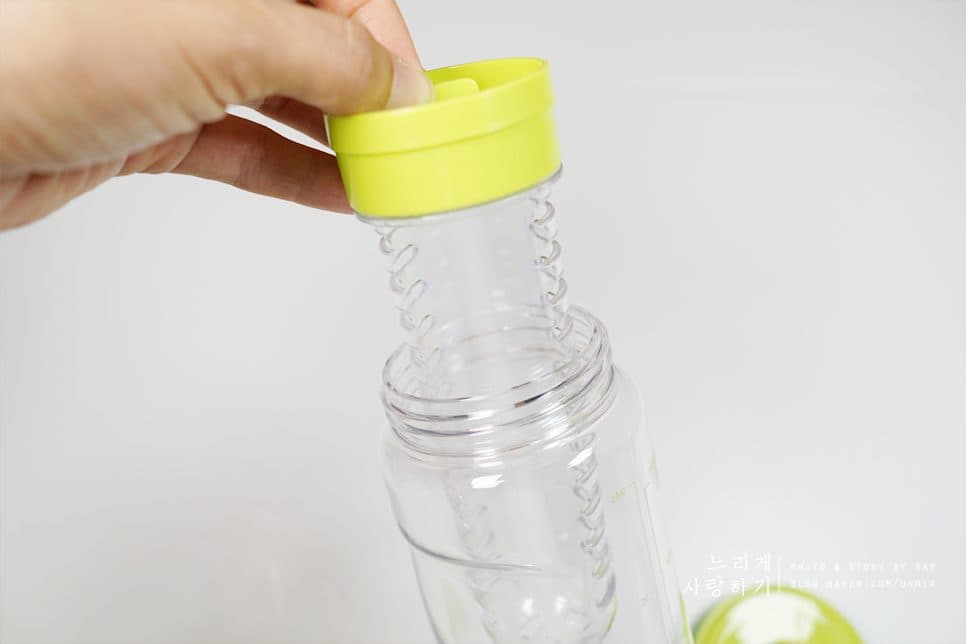 Bình nước cao cấp Lock&Lock 770ml HLC364, có lõi lọc trà, hoa quả detox